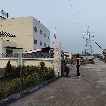 The Velvet Sky Hotel & Resort Bahraich Екстериор снимка